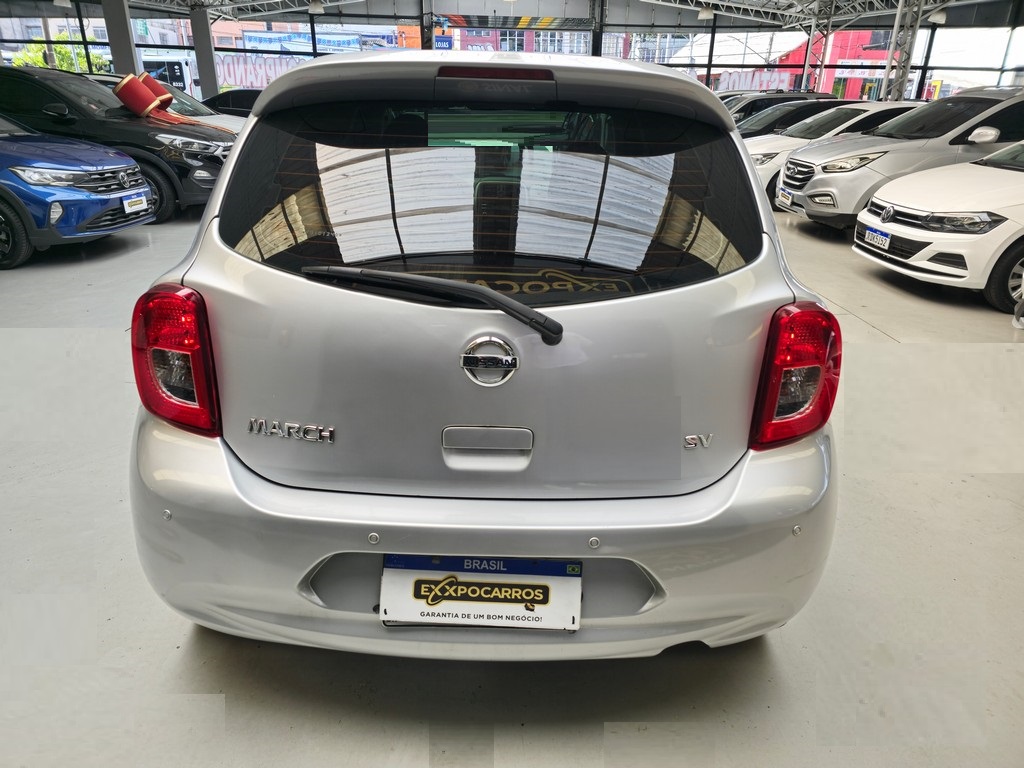 Nissan March Prata
