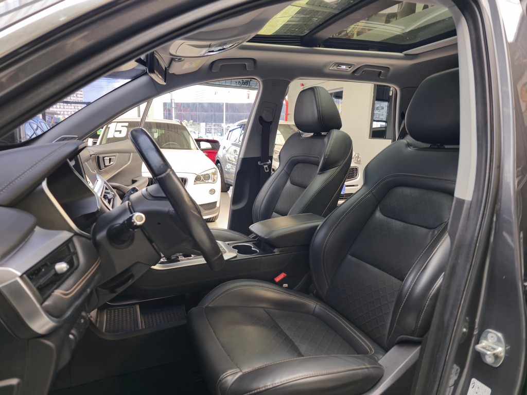 Chery Tiggo 8 Cinza