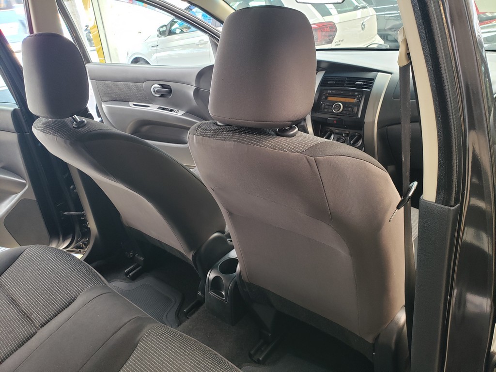 Nissan Livina Preto