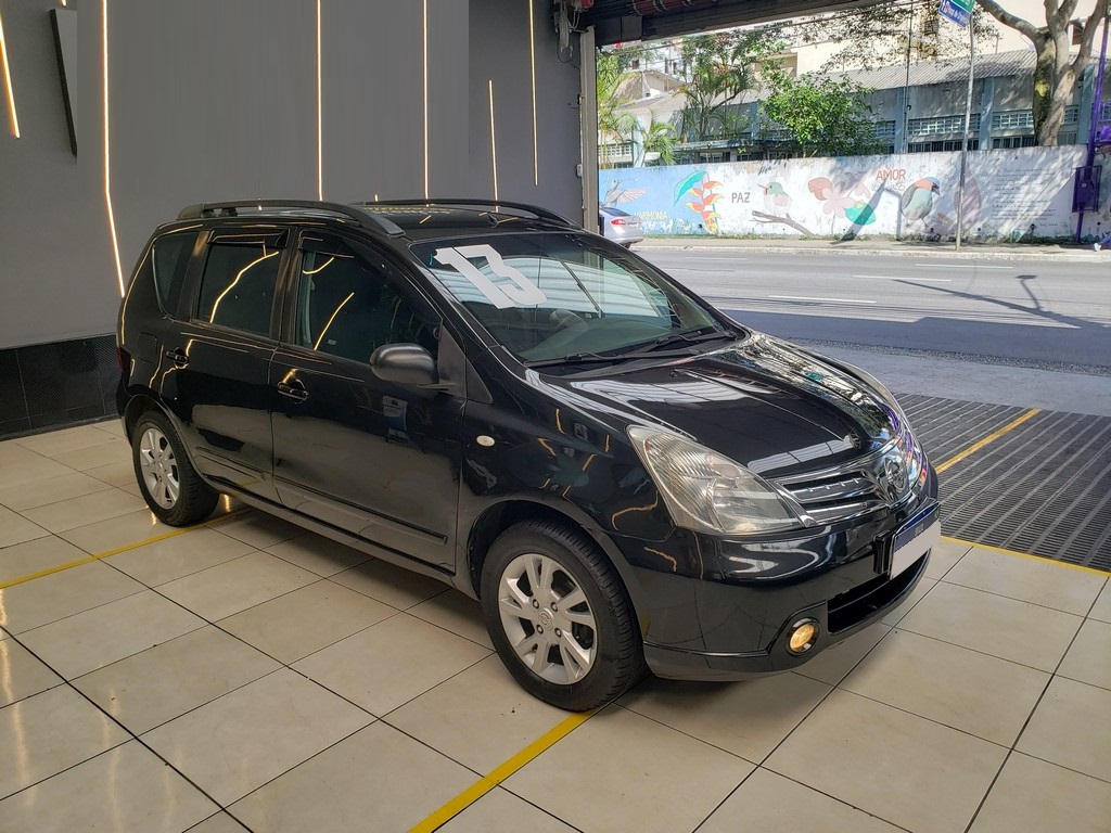 Nissan Livina Preto