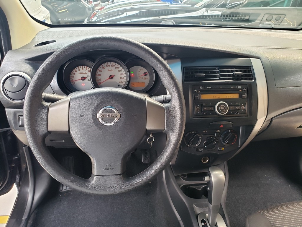 Nissan Livina Preto