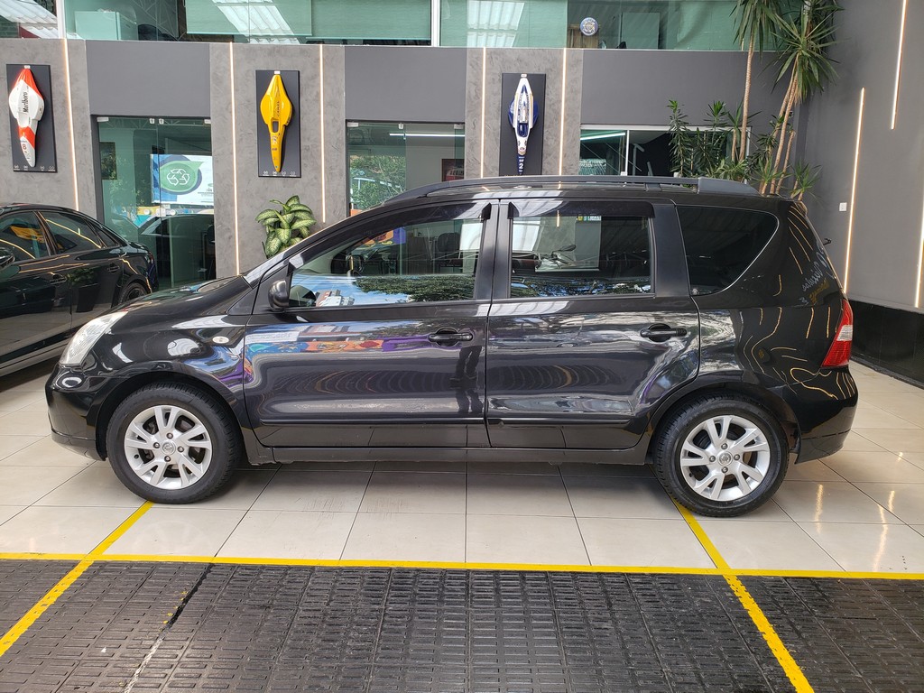 Nissan Livina Preto