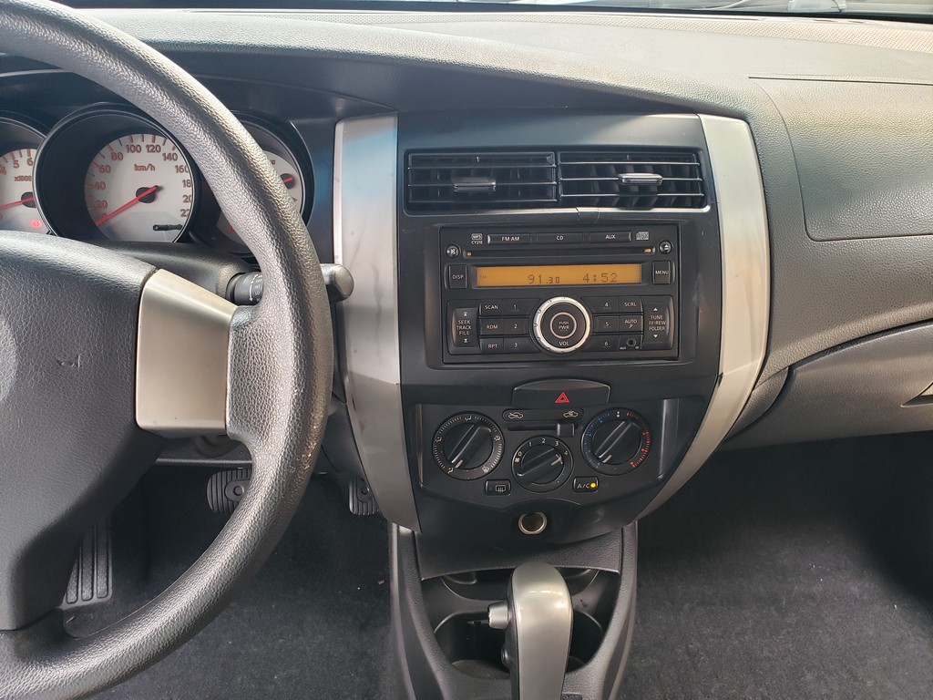 Nissan Livina Preto