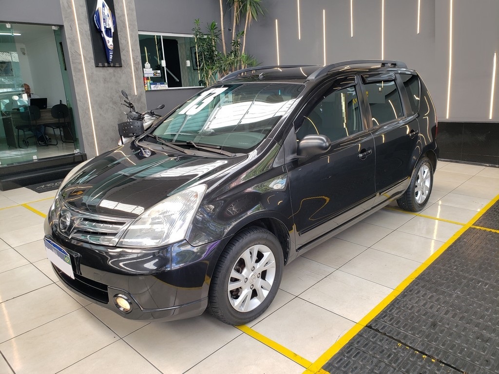 Nissan Livina Preto