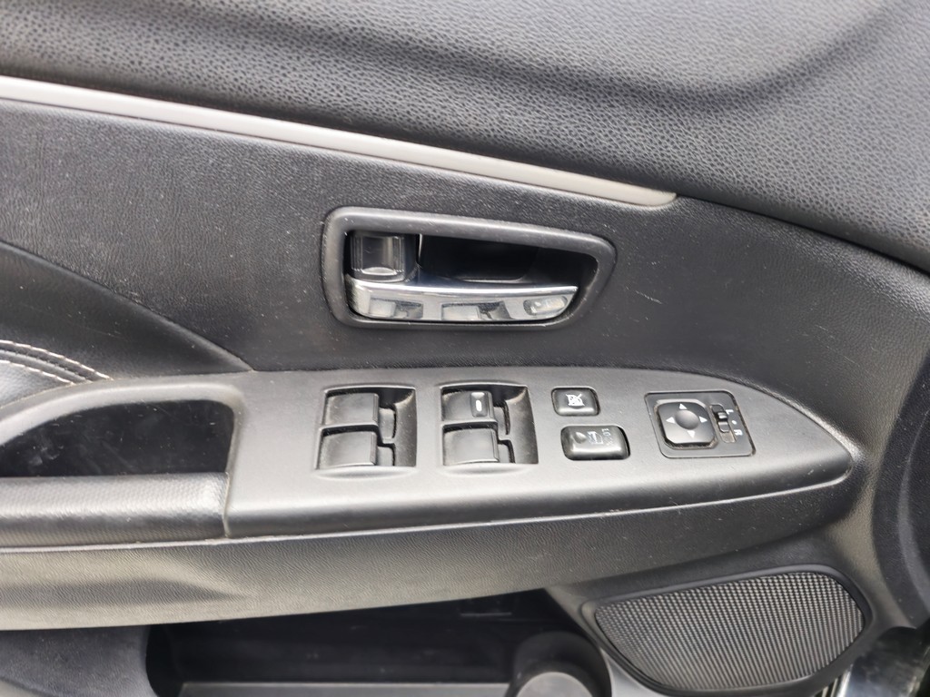 Mitsubishi ASX Preto