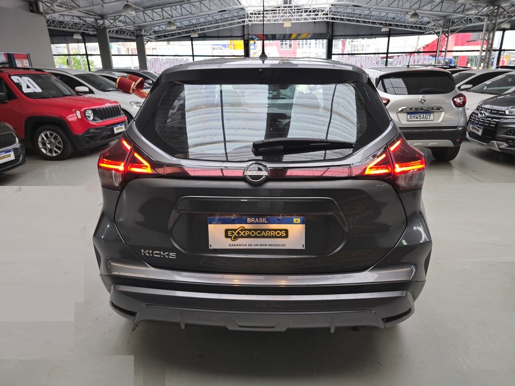 Nissan Kicks Cinza