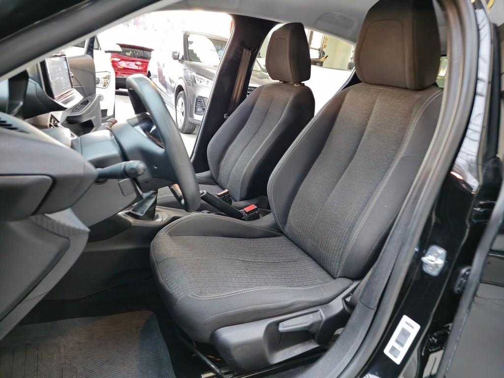 Peugeot 208 Preto