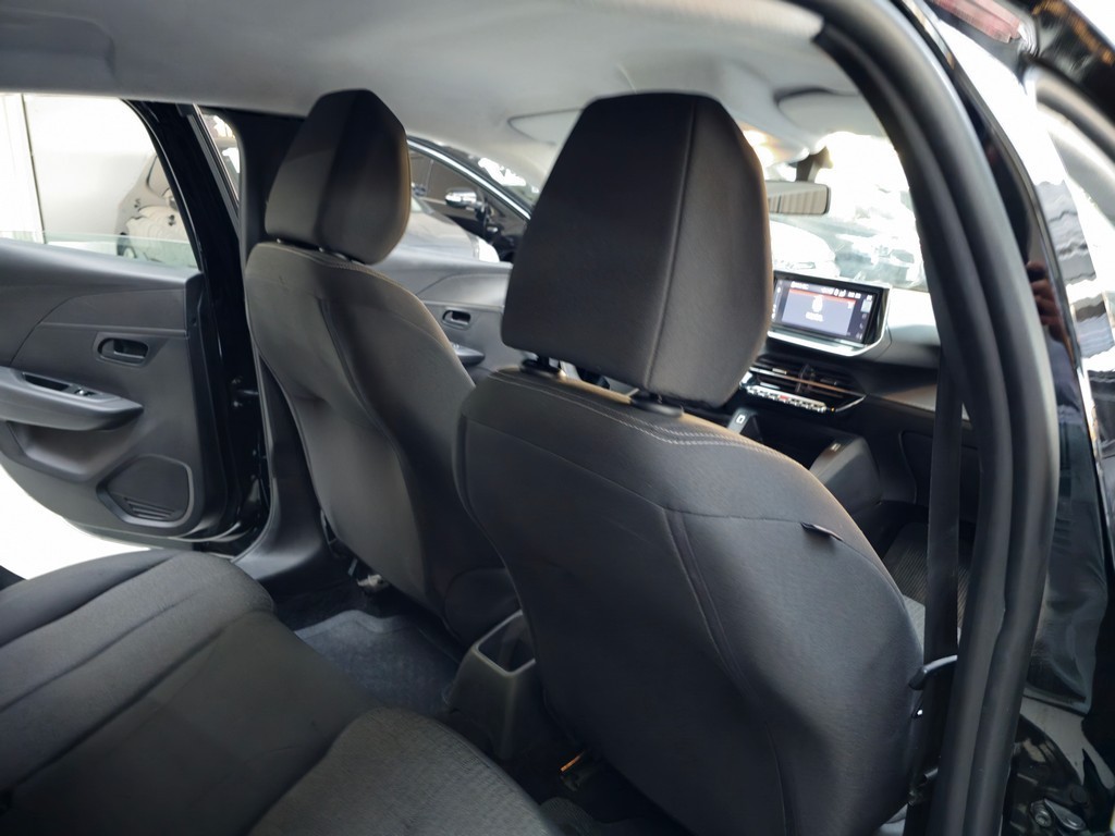 Peugeot 208 Preto