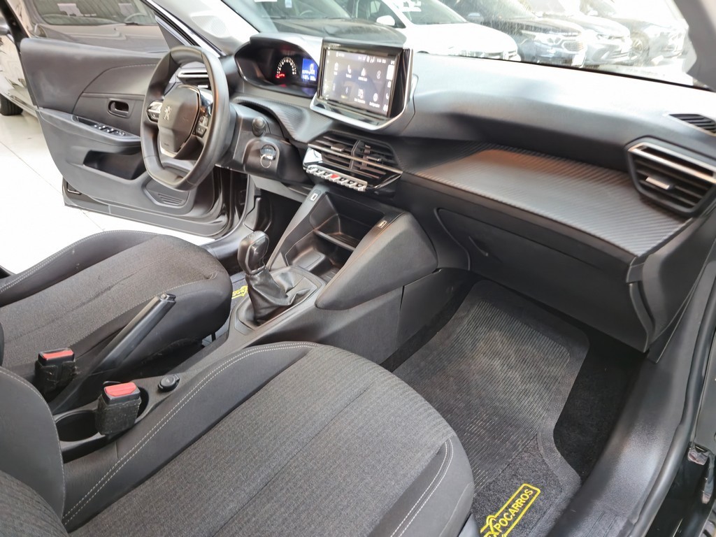 Peugeot 208 Preto