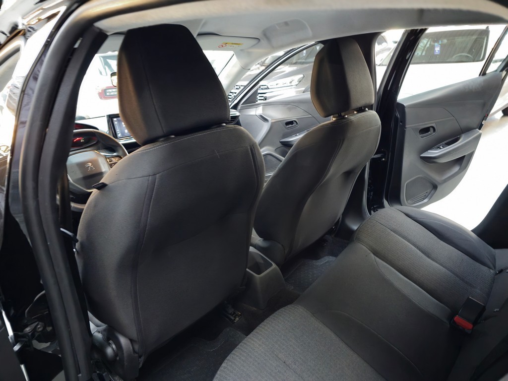 Peugeot 208 Preto