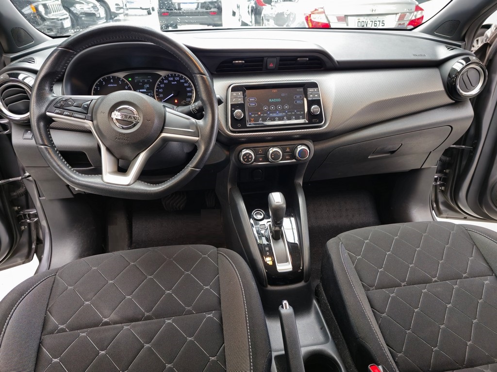 Nissan Kicks Cinza
