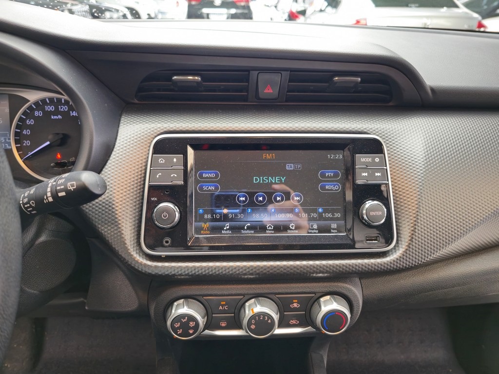 Nissan Kicks Cinza
