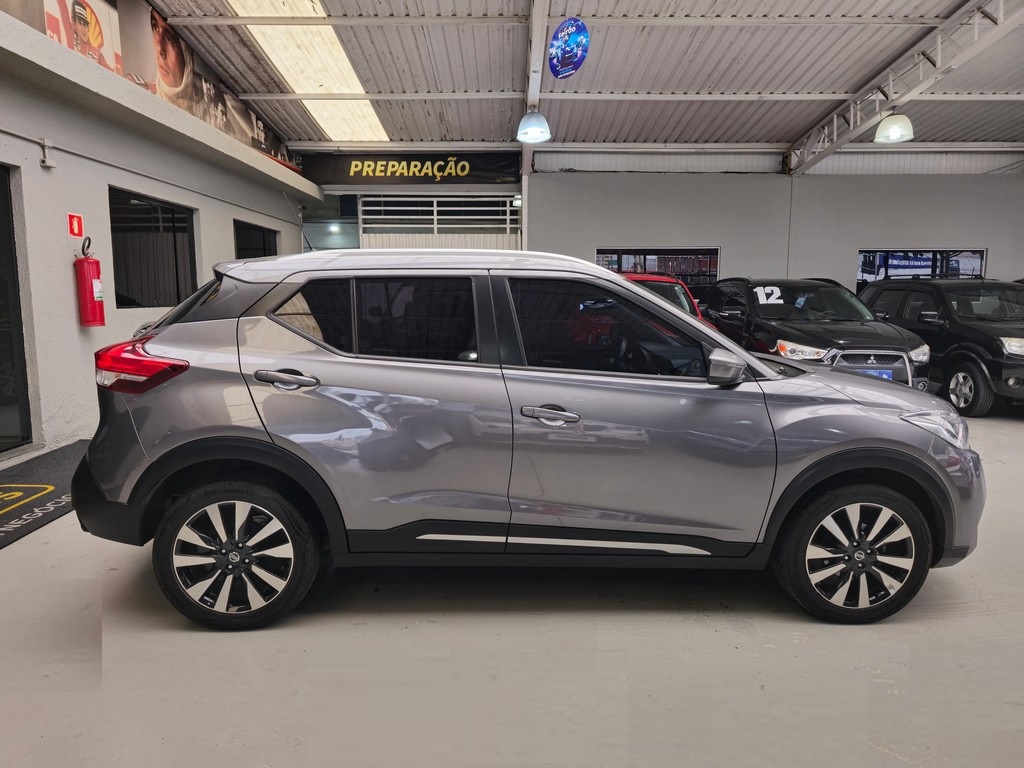 Nissan Kicks Cinza