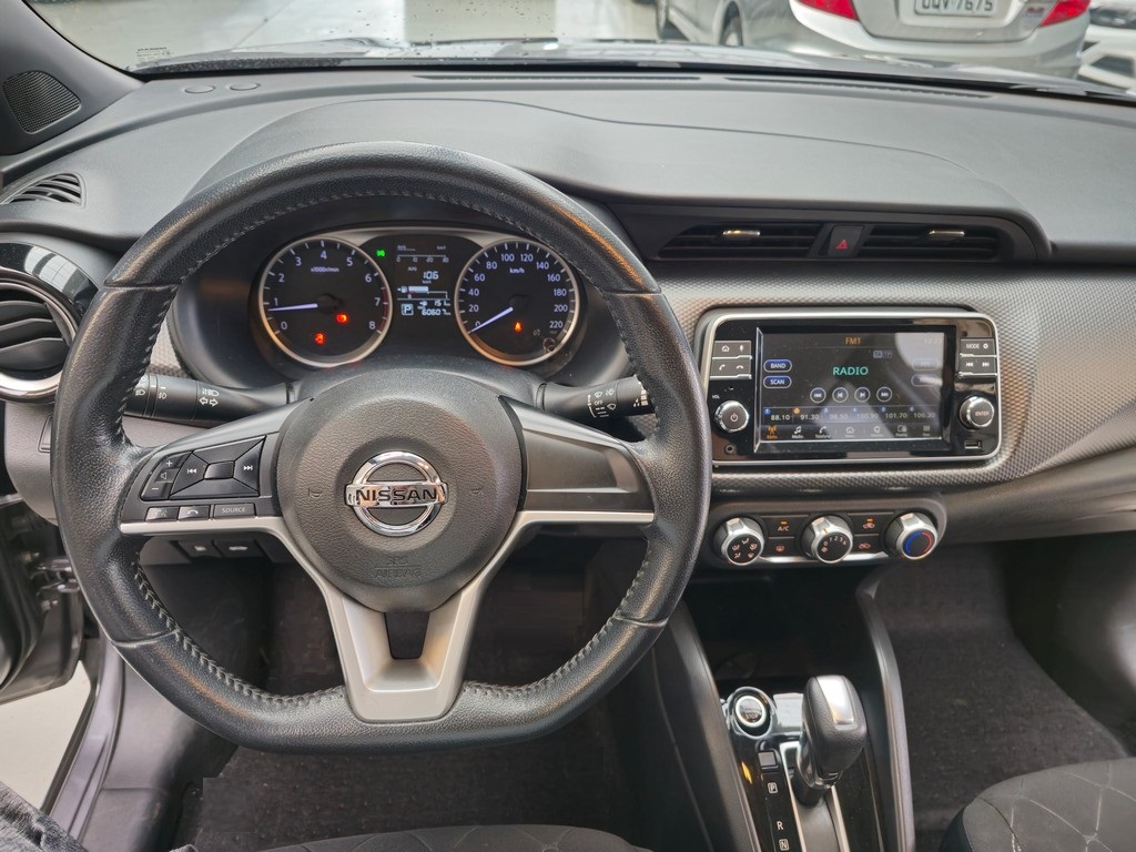 Nissan Kicks Cinza