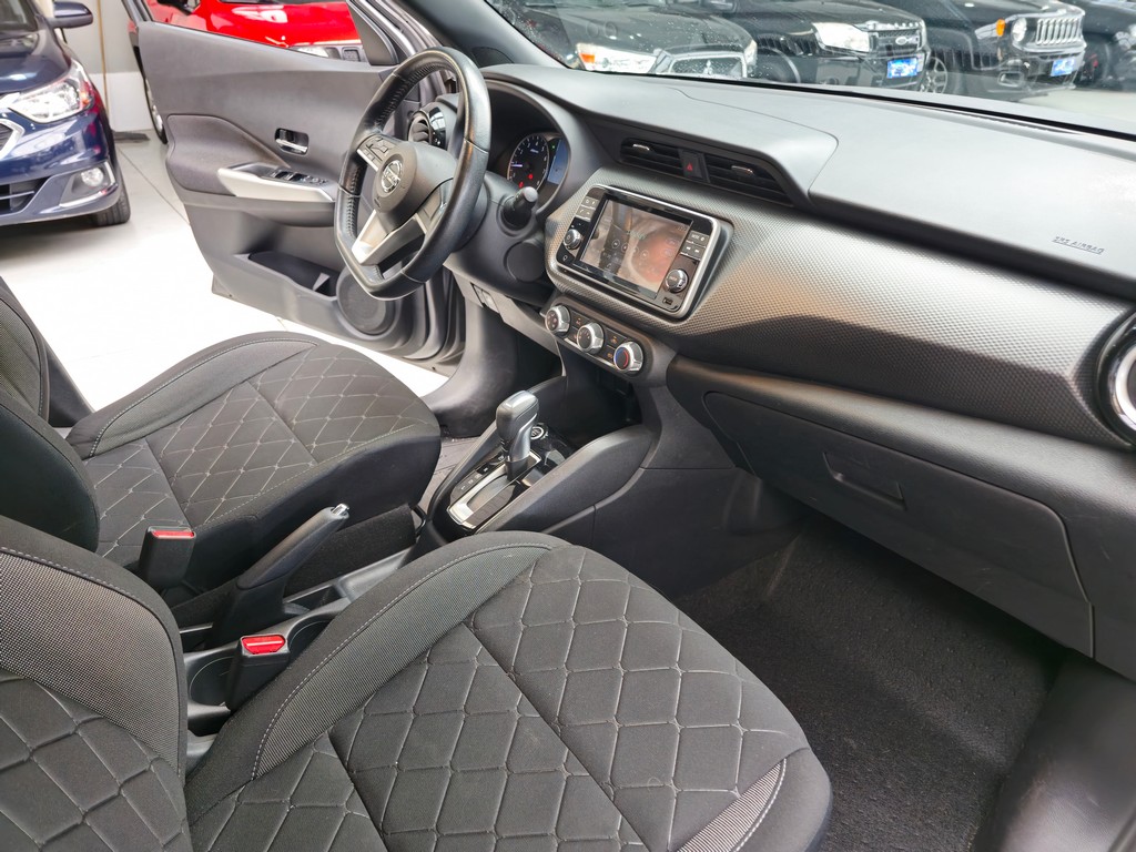 Nissan Kicks Cinza