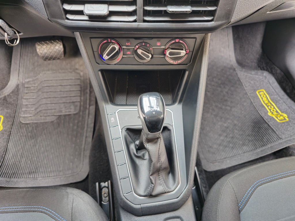 Volkswagen Nivus Cinza