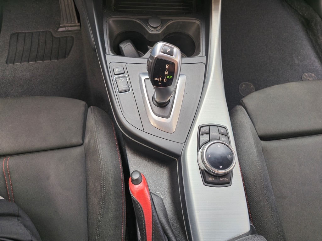 BMW 118i Cinza