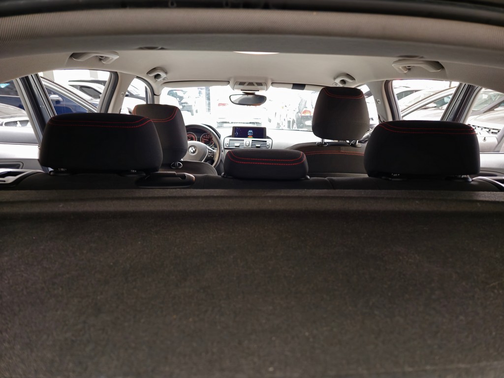 BMW 118i Cinza