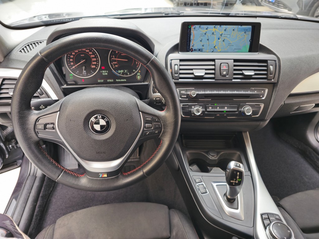 BMW 118i Cinza