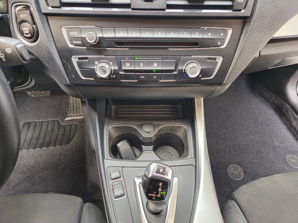BMW 118i Cinza