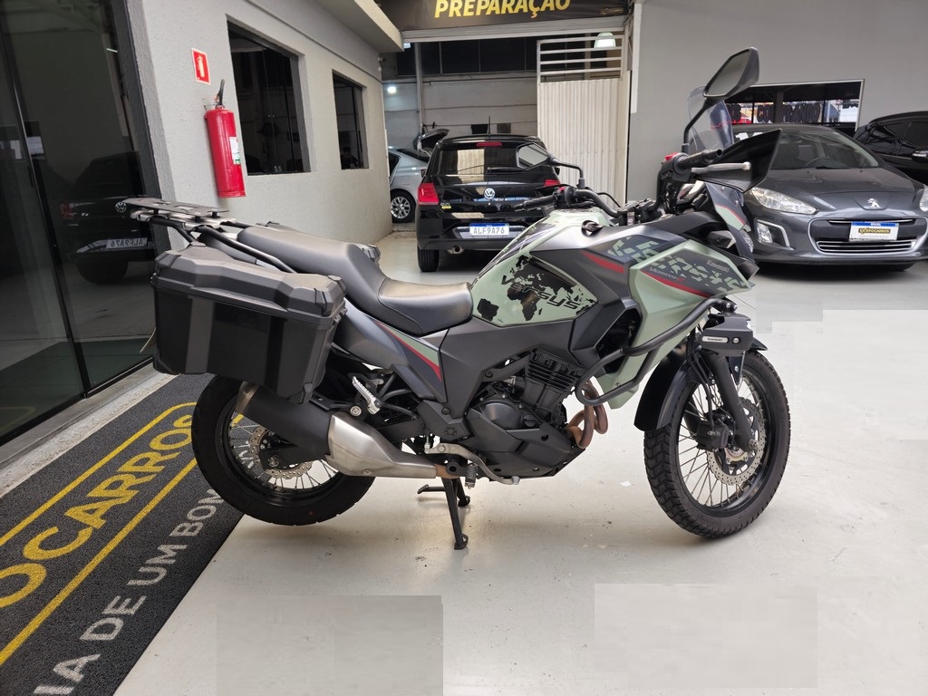 Kawasaki Versys-X Cinza