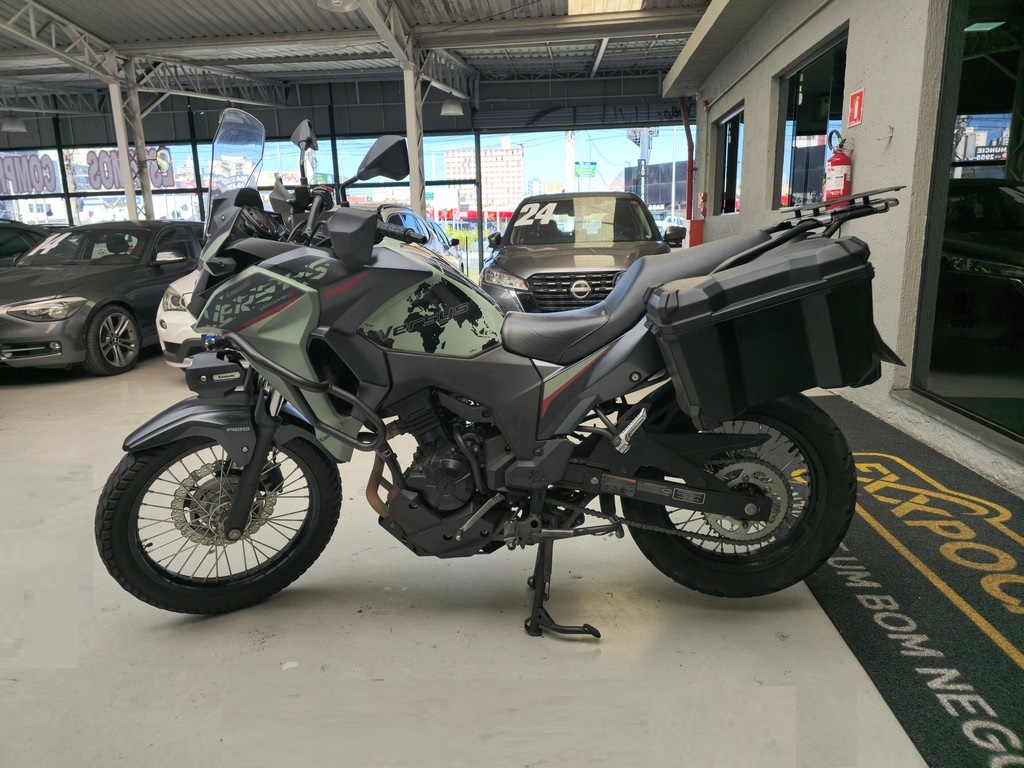 Kawasaki Versys-X Cinza