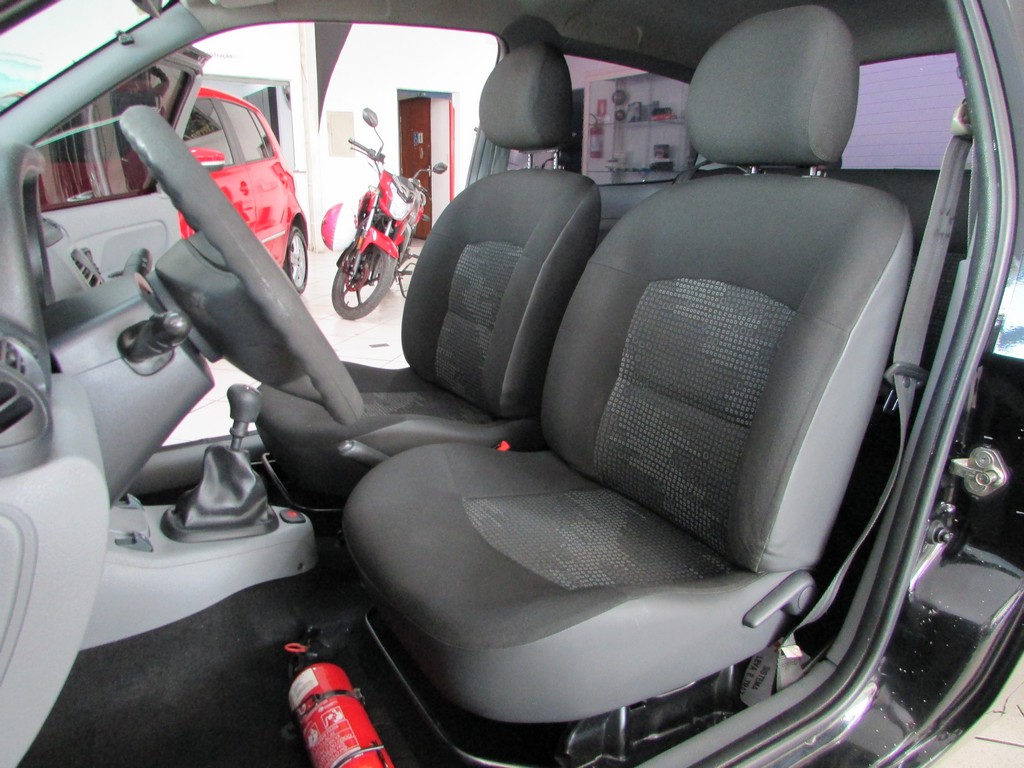 Renault Clio Preto