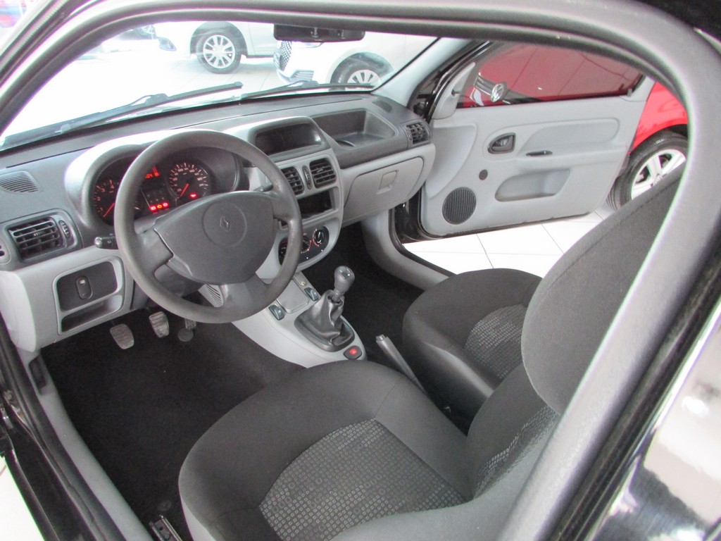 Renault Clio Preto
