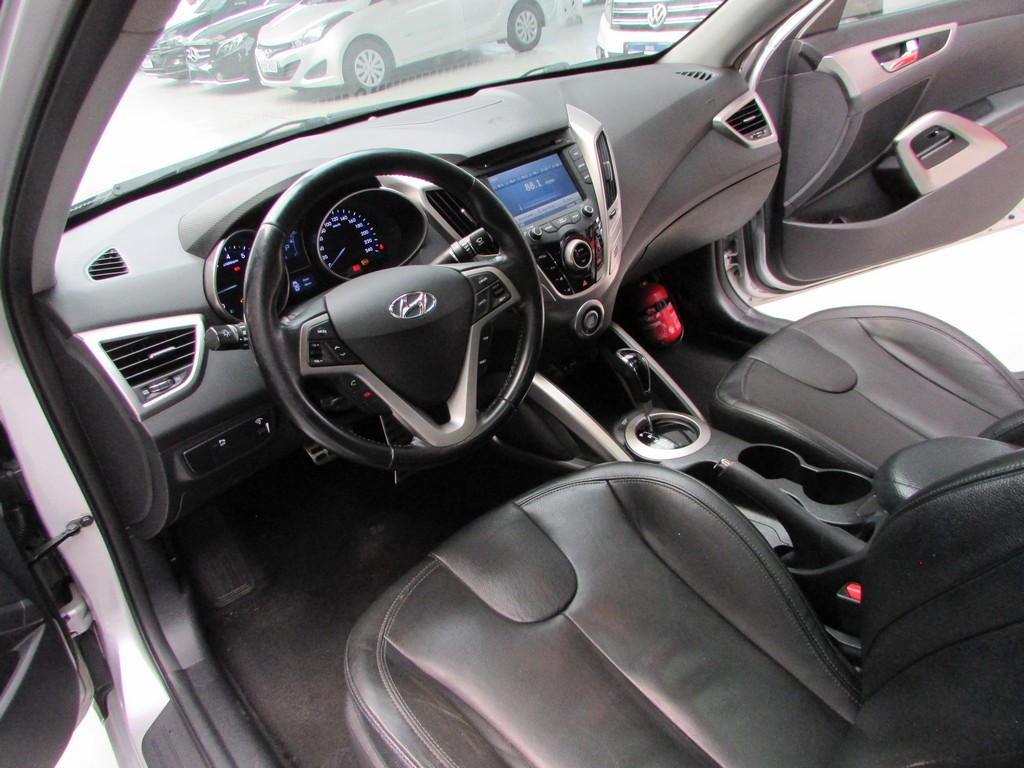 Hyundai Veloster Prata
