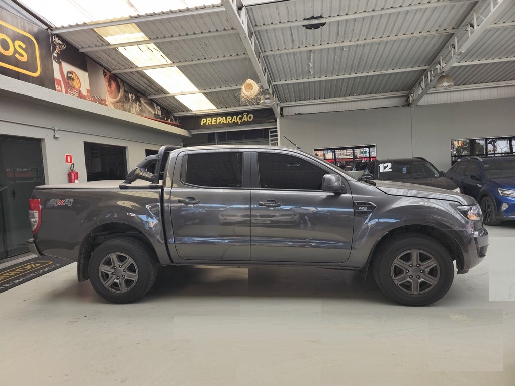Ford Ranger Cinza