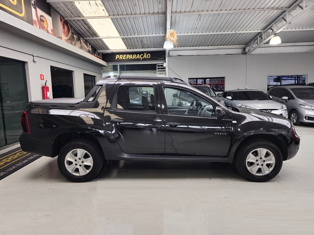 Renault Duster Oroch Preto