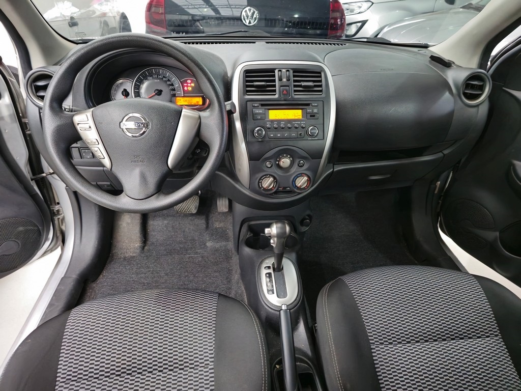 Nissan March Prata