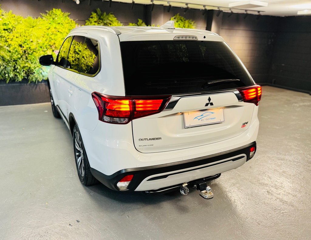 Mitsubishi Outlander Branco