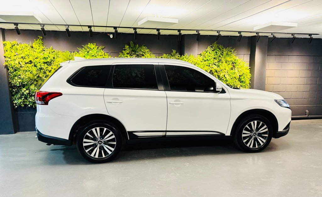 Mitsubishi Outlander Branco