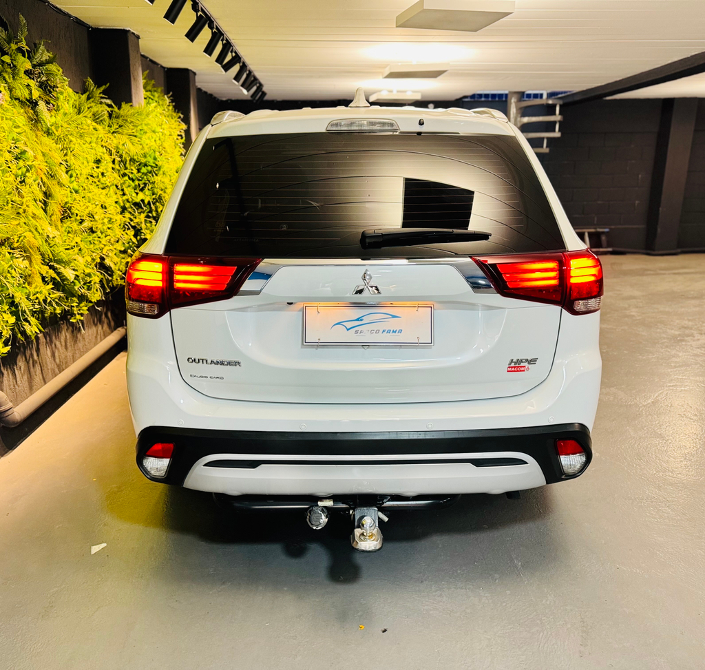 Mitsubishi Outlander Branco
