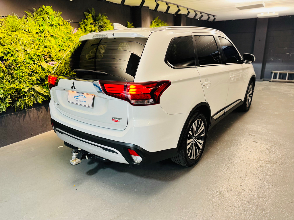 Mitsubishi Outlander Branco
