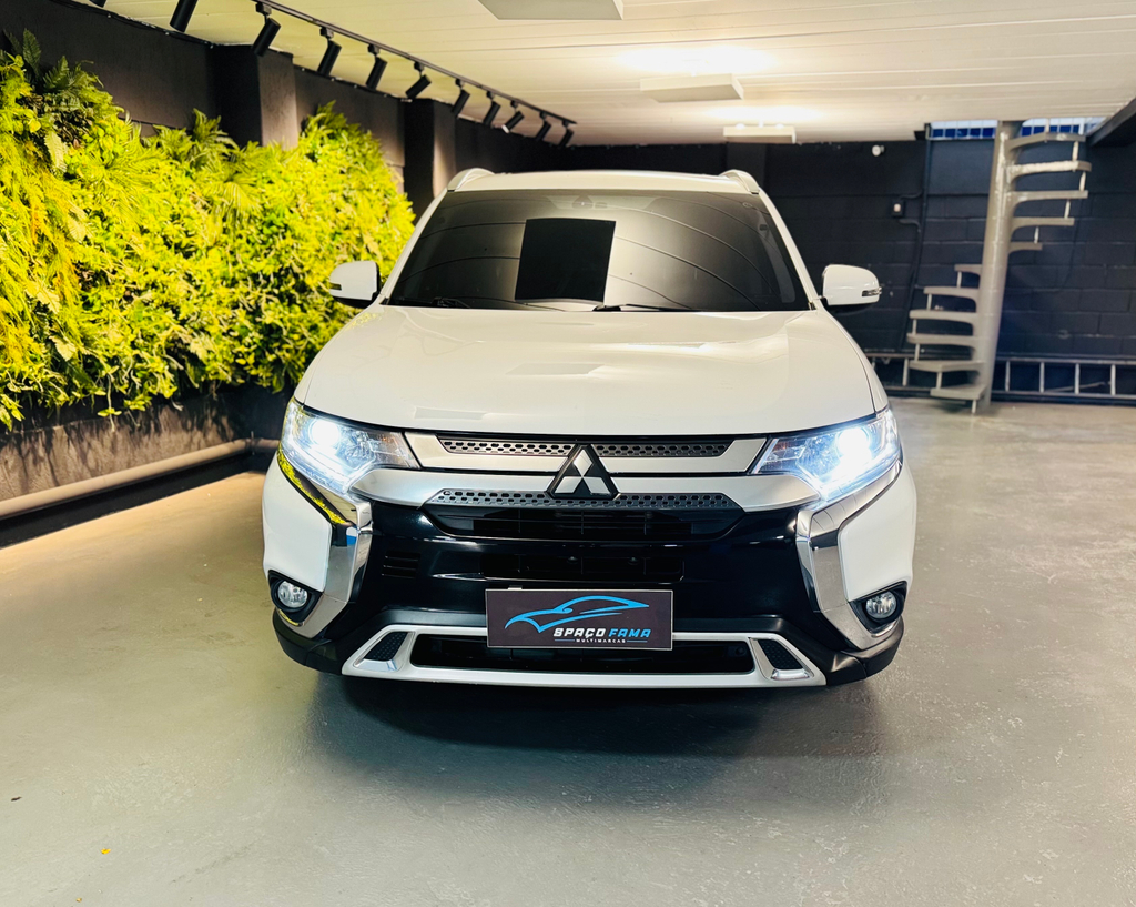 Mitsubishi Outlander Branco