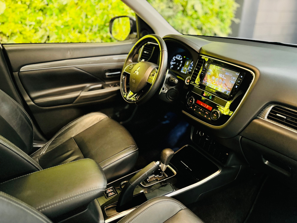 Mitsubishi Outlander Branco
