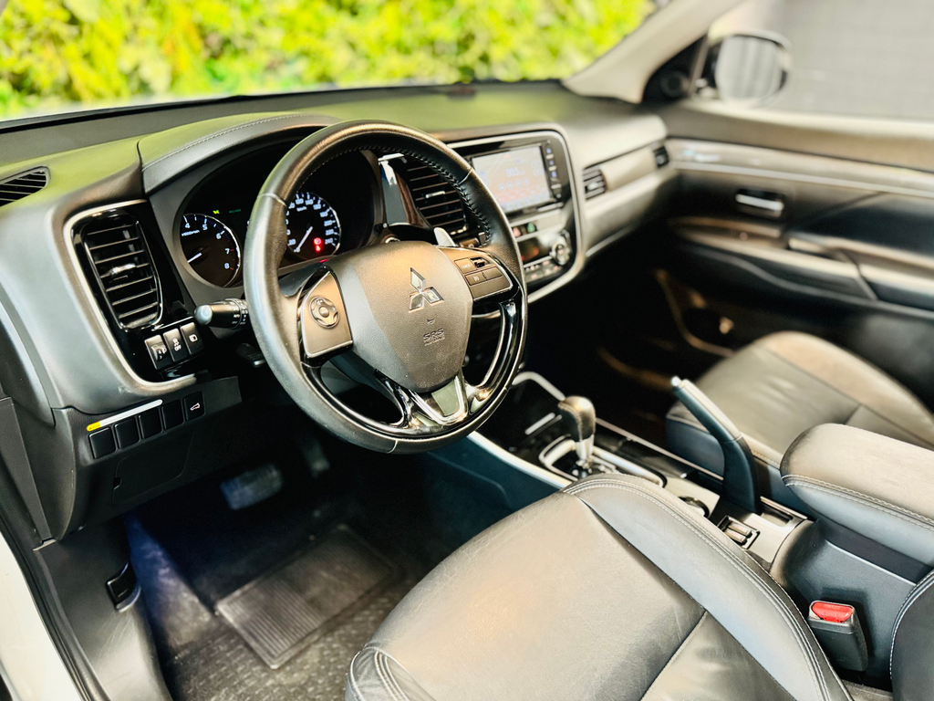 Mitsubishi Outlander Branco