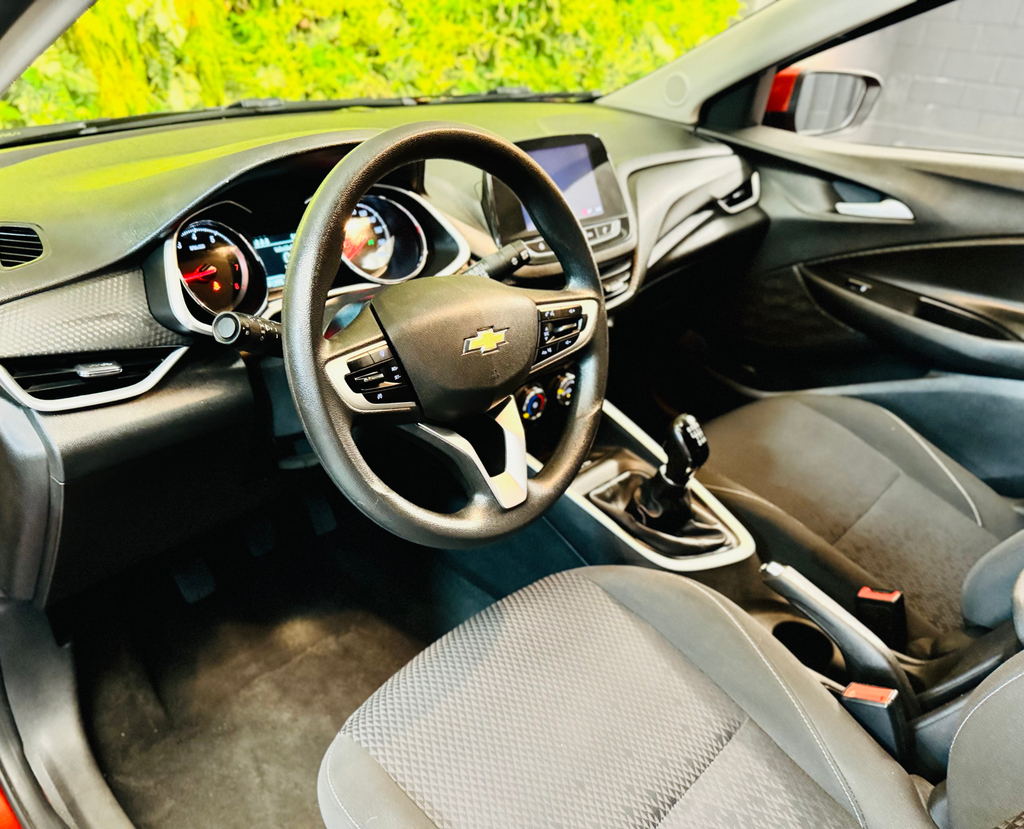 Chevrolet Onix Laranja