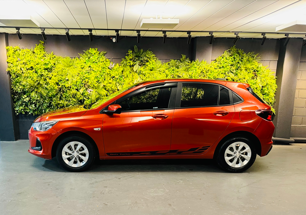 Chevrolet Onix Laranja