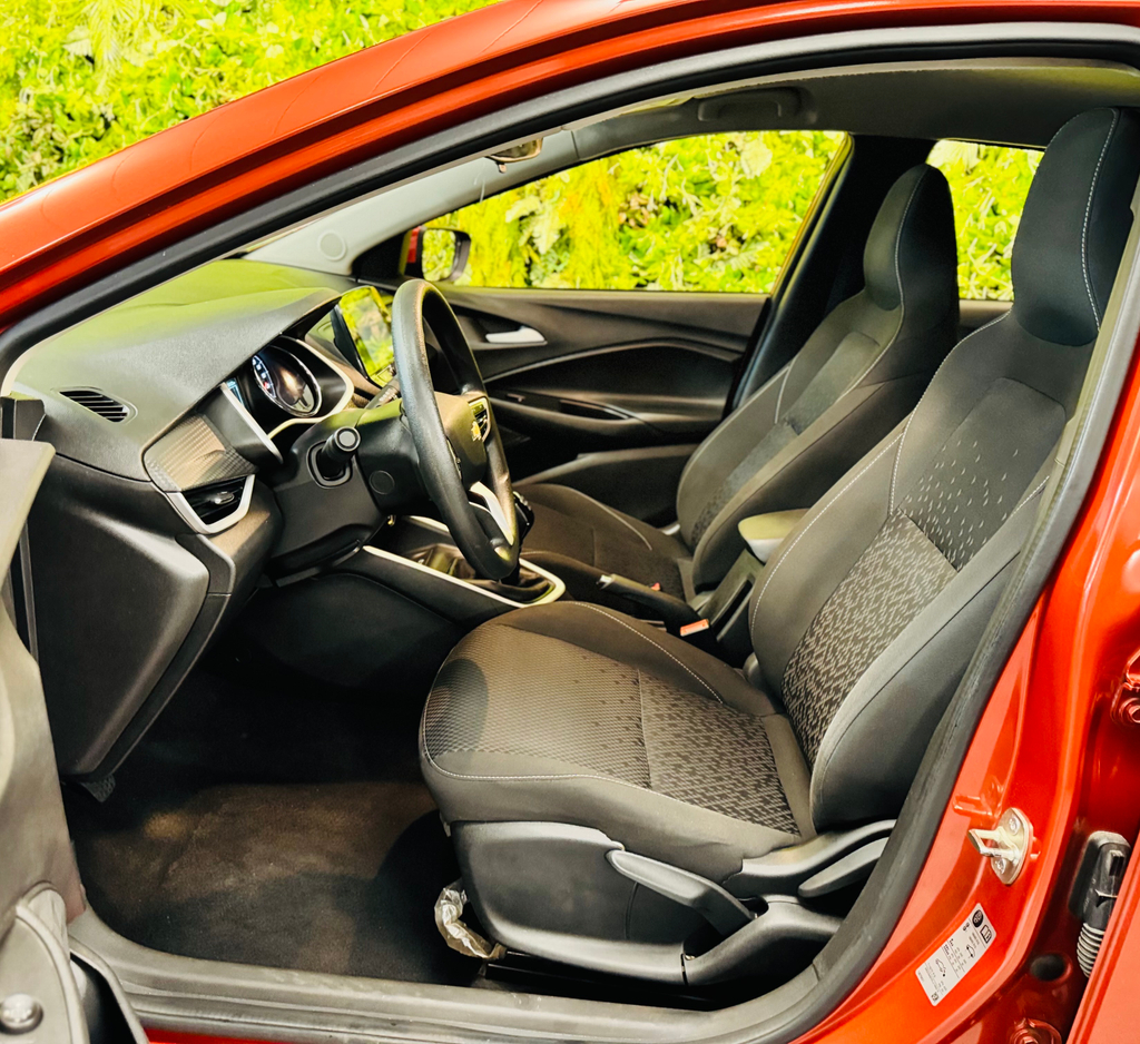 Chevrolet Onix Laranja