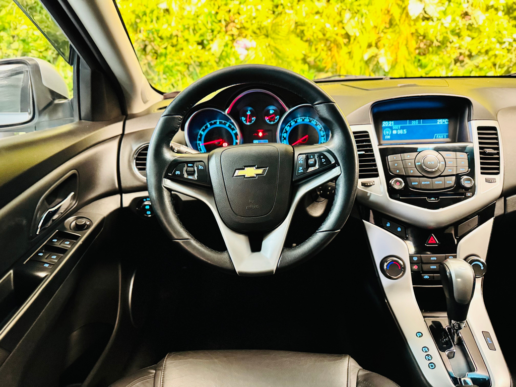 Chevrolet Cruze Sedan Prata