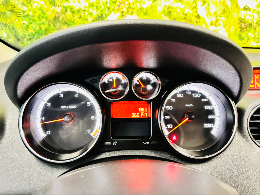Peugeot 308 Preto
