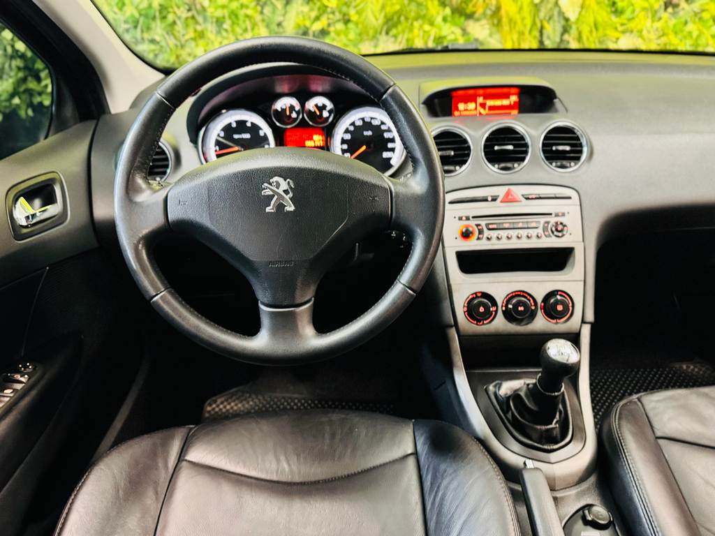 Peugeot 308 Preto