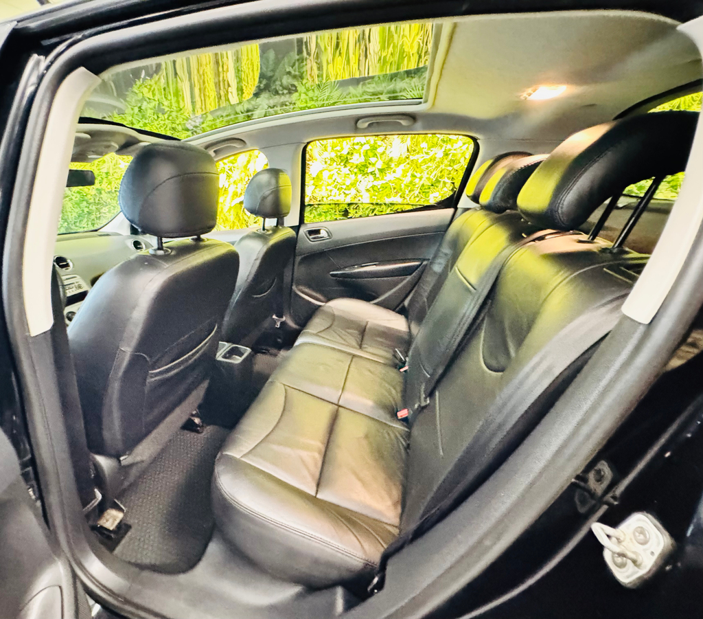 Peugeot 308 Preto
