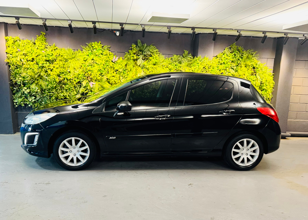 Peugeot 308 Preto