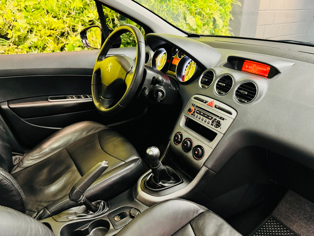 Peugeot 308 Preto