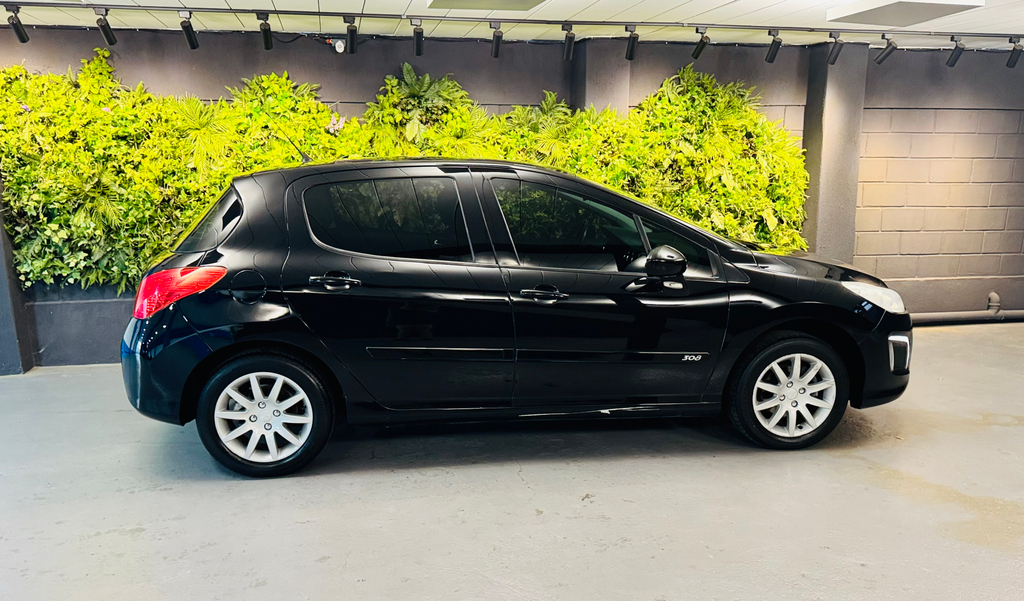 Peugeot 308 Preto
