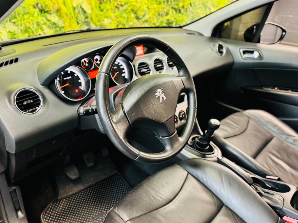 Peugeot 308 Preto